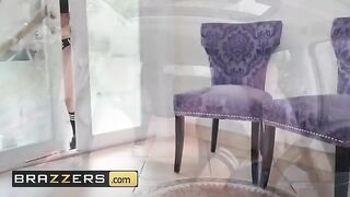 The hot girl is being fucked by her Uber driver in this Brazzers scene