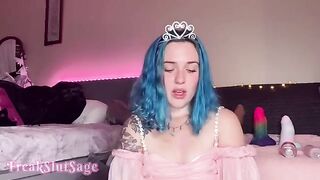 The ass of the princess was gapped by an extreme toy on camera