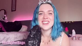 The ass of the princess was gapped by an extreme toy on camera