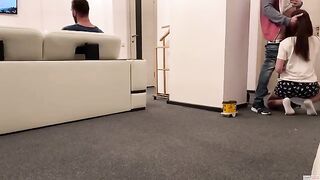 A delivery guy got his cock sucked by a wife in a hot cuckold scene