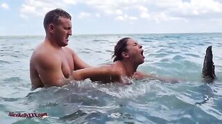 Babe Has An Amazing Sex In The Blue Lagoon