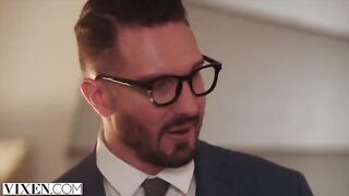 A hot model arranged a private meeting with her favorite designer
