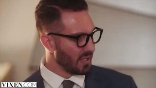 A hot model arranged a private meeting with her favorite designer