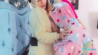 A trio with a pregnant woman of 6 months who loves to eat huge dicks