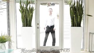 The real estate agent is ready to do anything for the sale of the house