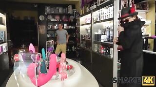 Mature woman gets fucked by a huge dildo in HD