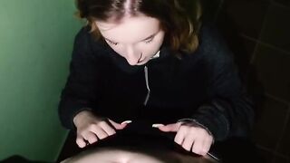 A couple fucked at the door, while the parents were at home