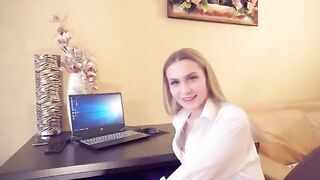 A chick fucks with her boss to get promoted at work
