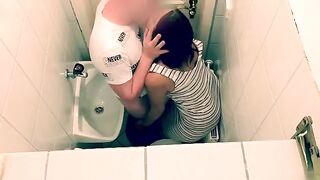 Tinder date ends with a quickie in the restaurant toilet, pure fire!