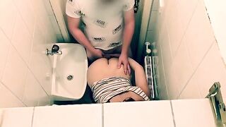 Tinder date ends with a quickie in the restaurant toilet, pure fire!