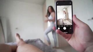 The photographer paid the beautiful Lily with his womb-beater for an exclusive shot