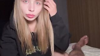 Ladies from IT also like to suck, as shown by this stunning example