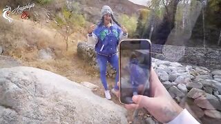 A sexy photo shoot of young tourists ends with an intense blowjob in nature