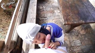 A sexy photo shoot of young tourists ends with an intense blowjob in nature