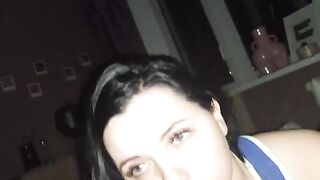A cute brunette met me on Tinder and gave me a blowjob in the hotel room