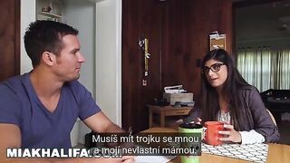Můj přítel mi nedovolí mít trojku, takže jsem se s dvěma černochy spojlil
