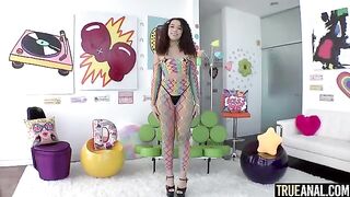 Skinny bitch Willow Ryder gets her asshole gapped in intense anal action