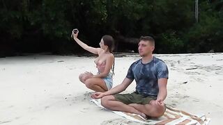 Beach meditation turned into deep blowjob session with a stranger