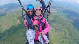 Sexxx Sexxx squirts while paragliding 2200 m above the sea