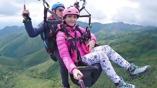 Sexxx Sexxx squirts while paragliding 2200 m above the sea