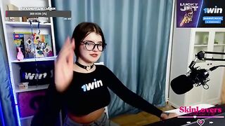 During a donation stream, I got the skinloverss streamer girl for free