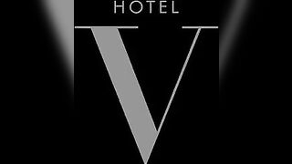 Two hungry girls seduced the hotel employee for a big reward