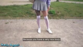 A slim Italian babe agreed to fuck outdoors for cash