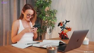 A squirt finishes the Spanish lesson with a hot girl who plays with her pussy