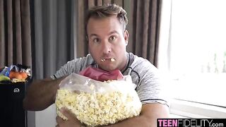 Chad teaches how to pick up girls like the stunning Skylar Vox