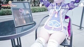 Qiqi's thick thighs are used for massage, resulting in a wet pussy