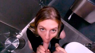 A shoplifter was caught and fucked in the mall toilet, it’s true!
