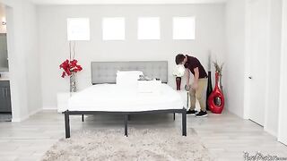 A mature woman seduced the moving man and got fucked by Jordan Maxx