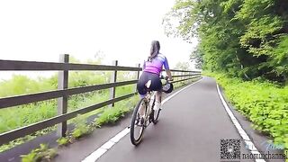 A sexy woman has sex with her husband while cycling, what a hot couple!