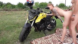 Hot milf gets her pussy smashed on a random picnic