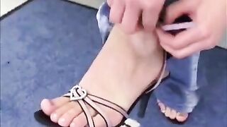 The girl is a lover of juice and she makes blowjob beautifully