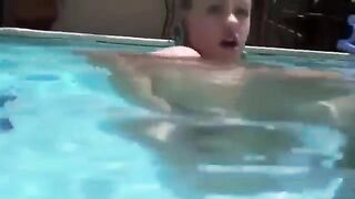 Babe in sexy bikini has sex in the pool