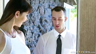 A beauty woman got a noble guy’s cock in her fake big tits