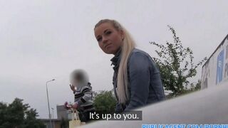 A hot chick got into the car for a steamy encounter