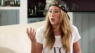 Carter Cruz seduced her friend for a steamy lesbian couch session