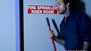 A pretty woman called a cleaner to her room for sex with Abigail Mac