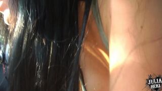 A beautiful girl made a blowjob to the guy in his car