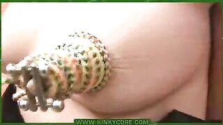 Put needles in the labia to experience a new pleasure through pain