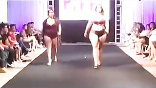 Fatty girls in swimsuits ran on the camera