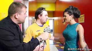 A girl was fucked by a crowd of guys who didn’t care about onlookers