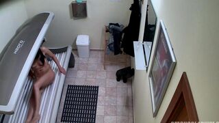 Nude client recorded by a hidden camera in the Czech solarium