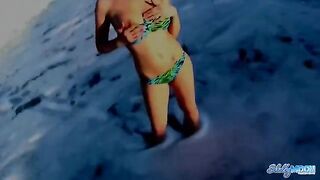 Iraqi actress displays her erotic beauty on the HD camera