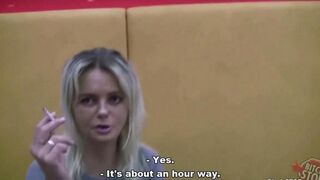 The guy removed the girl at the bus stop and made a blowjob