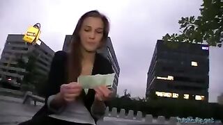 A sexy girl is looking for a pickup guy who can pay well