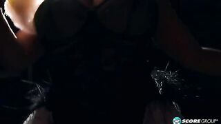 Big Tits Burlesque with BBW Liza Biggs in Stockings