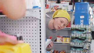 The bodega dude managed to achieve the impossible with a girl